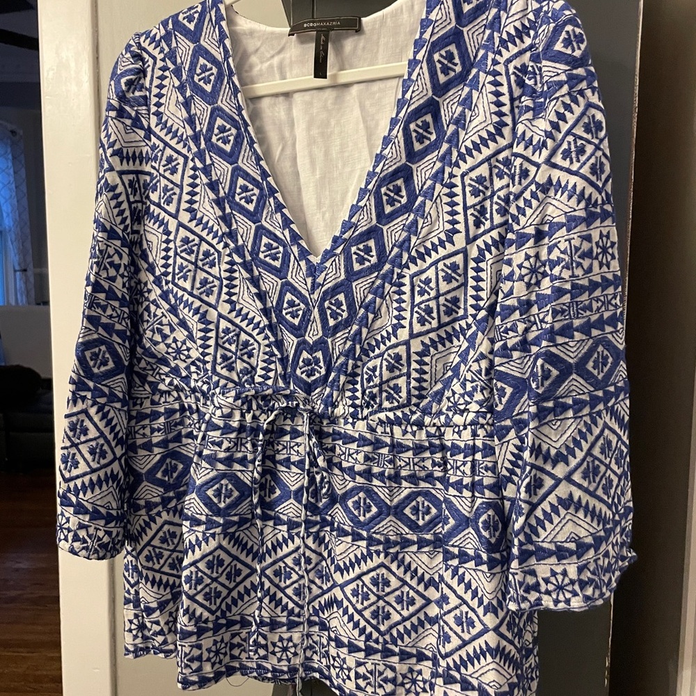 ✨BCBGMAXAZRIA Covina Embroidered Top, Size L